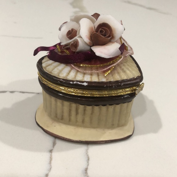 Heart shaped vintage jewelry box - Picture 2 of 9